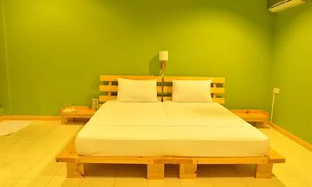 Yellow Rehendhi Inn
