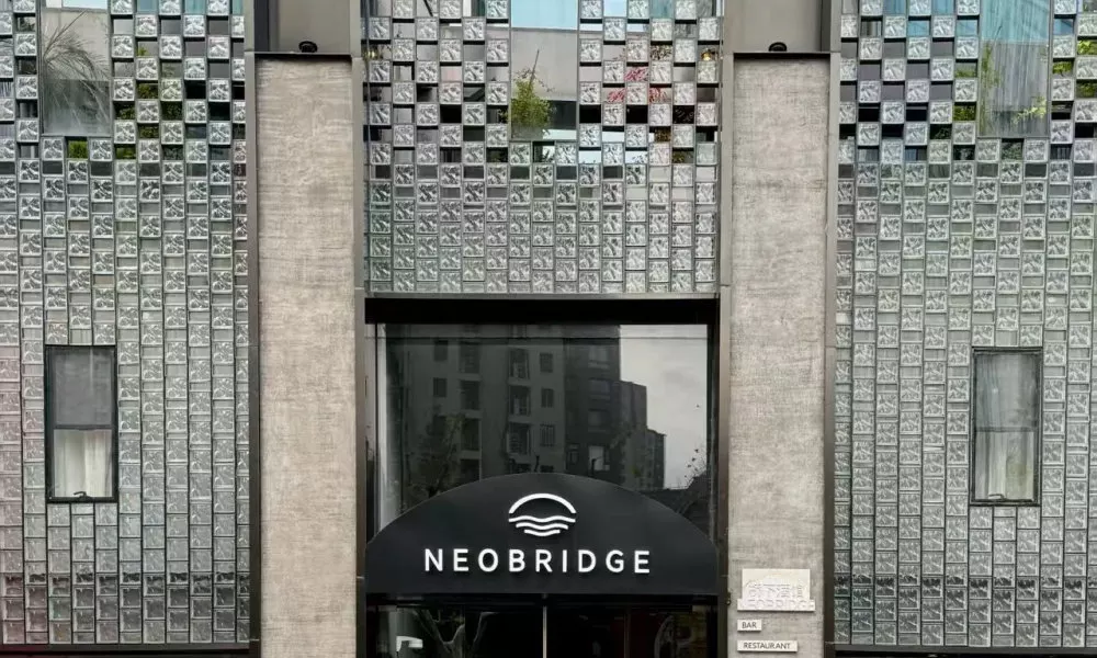 Neobridge Hotel