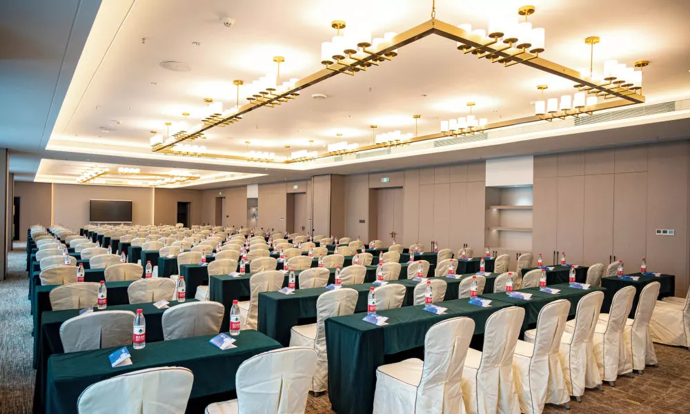 LN Dongfang Hotel Pazhou-Free Shuttle Buses and Registration Counter for Purchasing Agents during th, фото 5