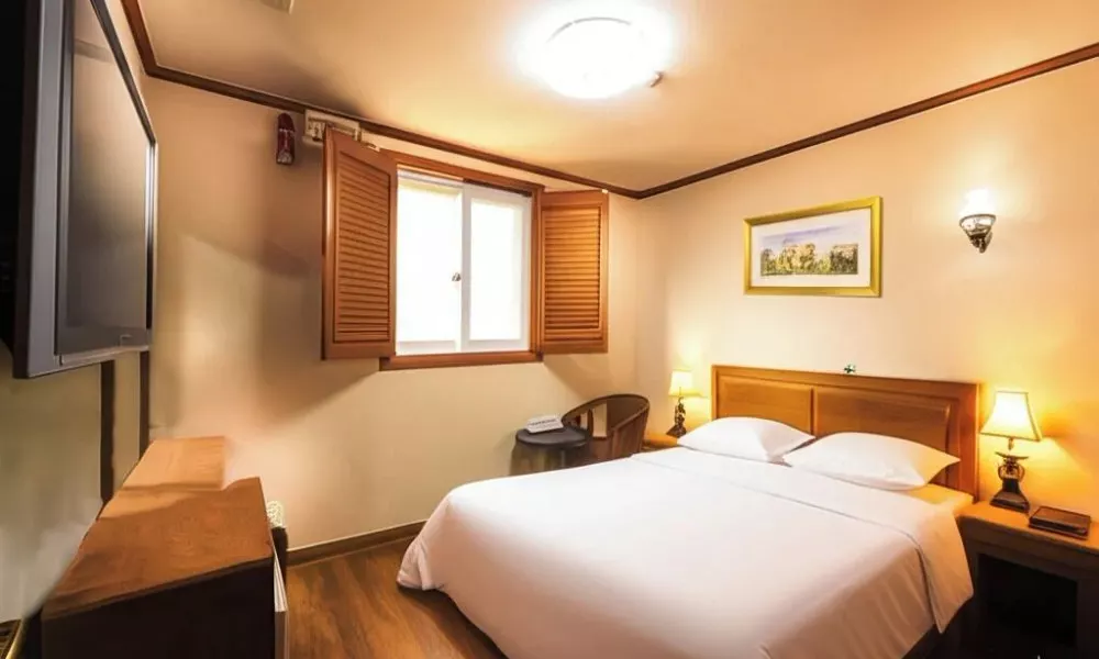 Noble Hotel