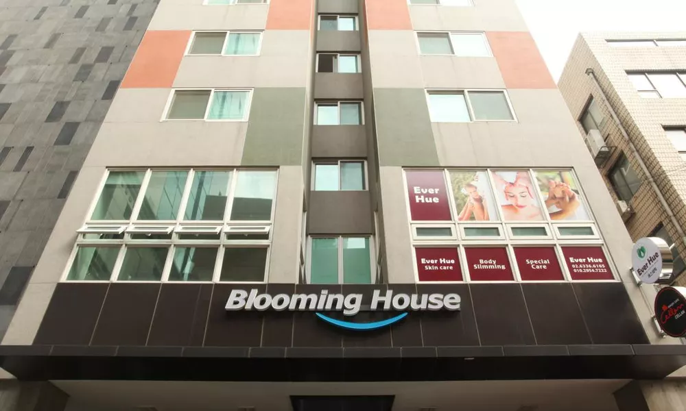 Blooming House Residence