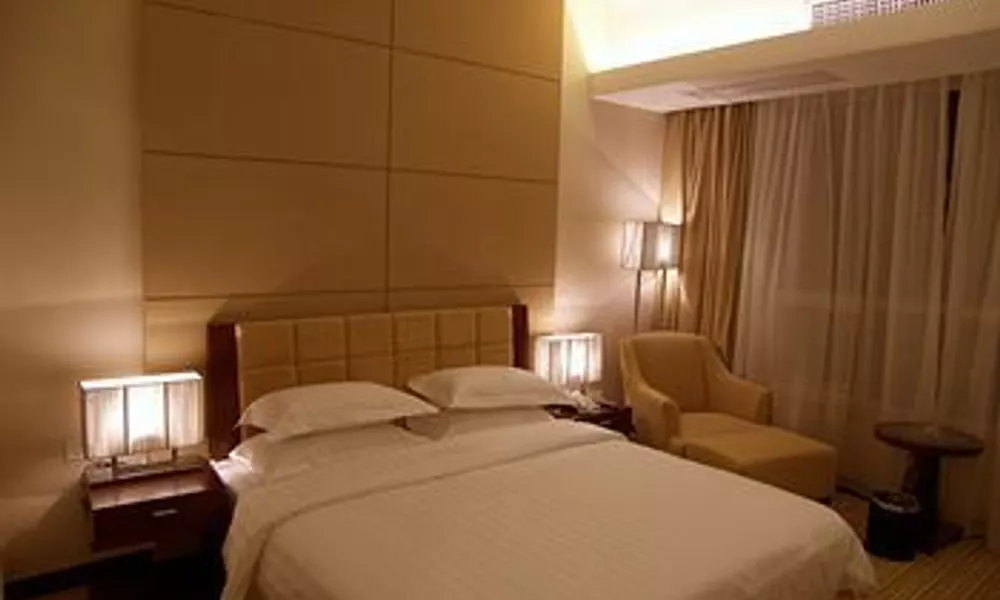 Guangzhou Longzhou Hotel, фото 2
