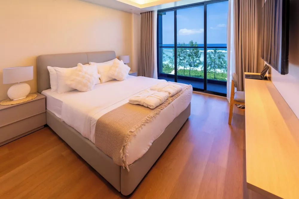 Роскошные апартаменты с 2 спальнями с балконом и видом на море