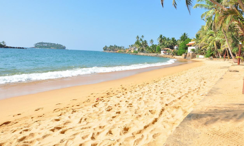 Пляж в районе Берувела. Шри-Ланка